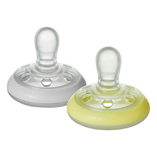 Conjunto de Chupetas TOMMEE TIPPEE Night Time Tommee Tippee - Cuidados com a higiene oral - 2 chupetas, silicone flexível, forma seio, fácil de limpar