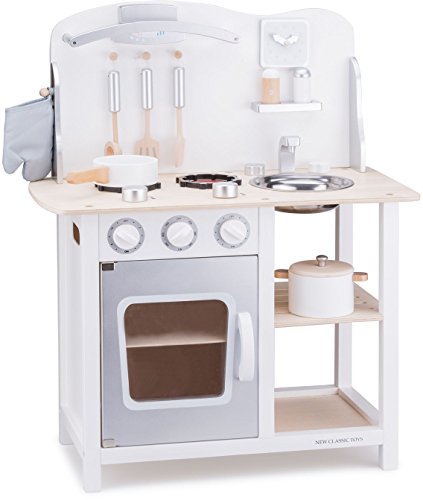 Brinquedo de Madeira NEW CLASSIC TOYS 11053 New Classic Toys - Brincadeira de faz de conta - mesa, cadeiras, bancos, quadro alfabeto