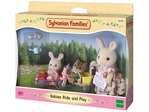 Boneca SYLVANIAN FAMILIES 515174 (Idade Mínima Recomendada: 3 anos) SYLVANIAN FAMILIES - Conjuntos de brinquedos - figuras, carrinha, triciclo, mini-carro, rega-pequena